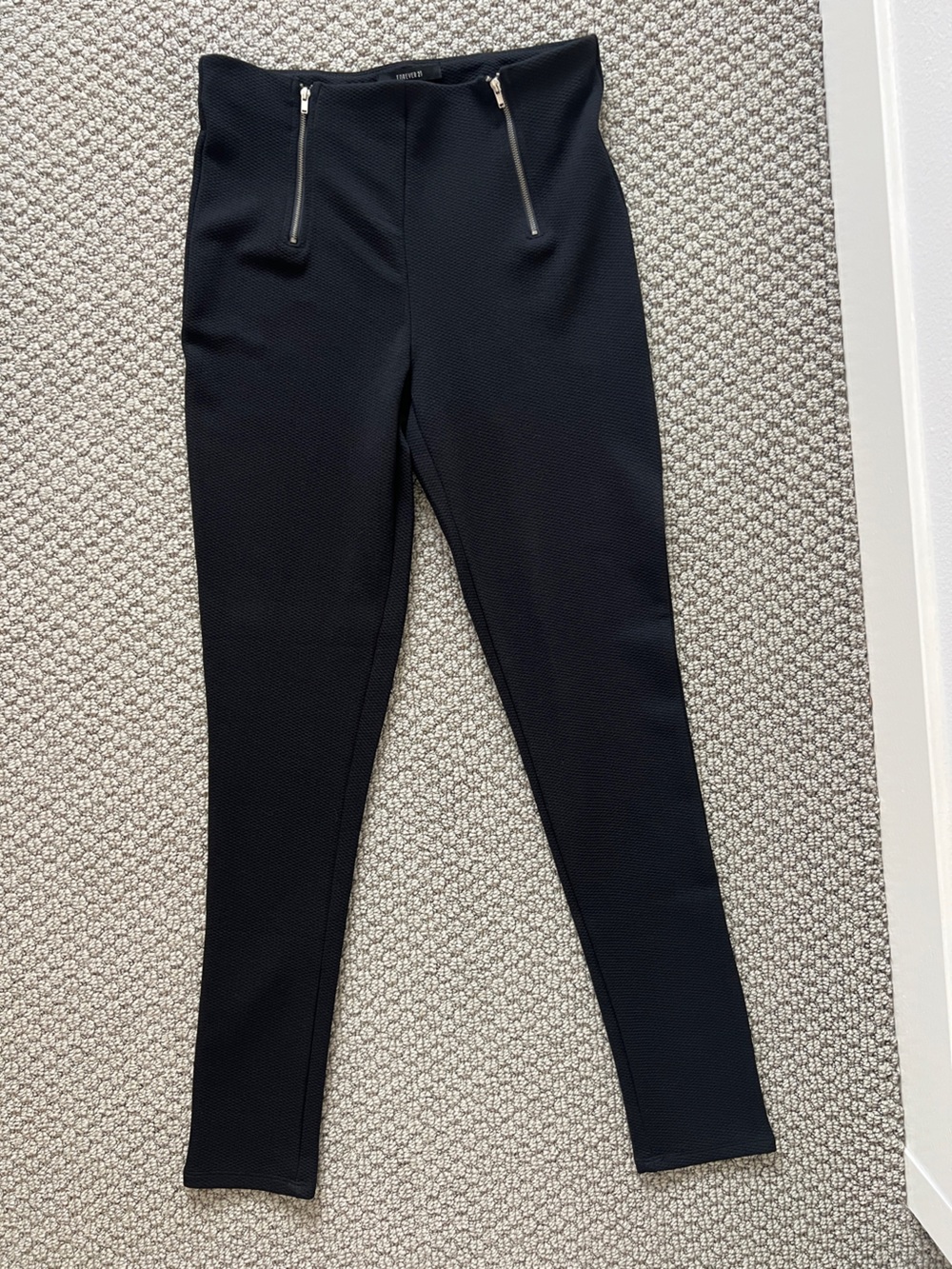 Forever 21 Black Textured Zip Pants with zippers size medium